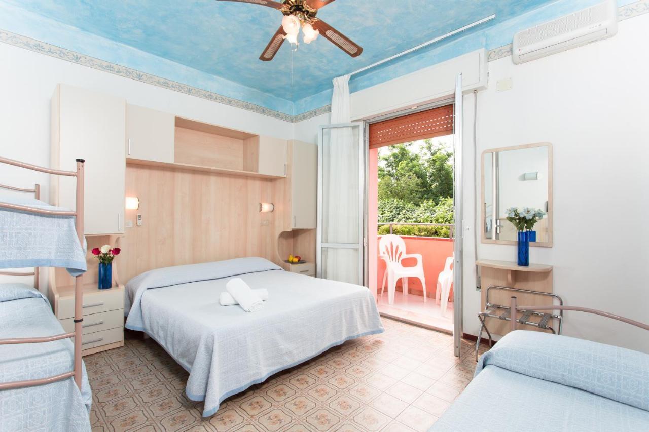 Hotel Minerva Gatteo a Mare Esterno foto